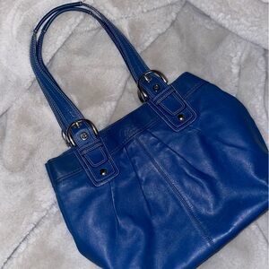 Y2K Coach Soho tote bag in blue leather.